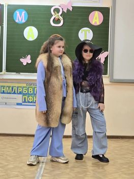 �������