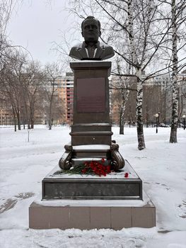 �������