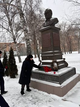 �������